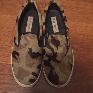 Steve Madden camo slip on shoes